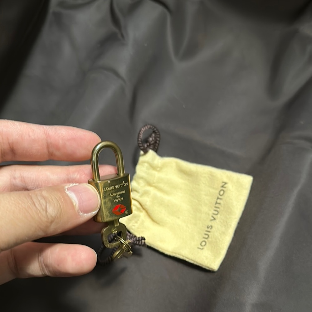 Louis Vuitton suitcase - Picture 14 of 14